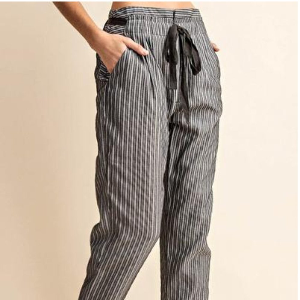 🚚 NWT Kori Cigarette Pants